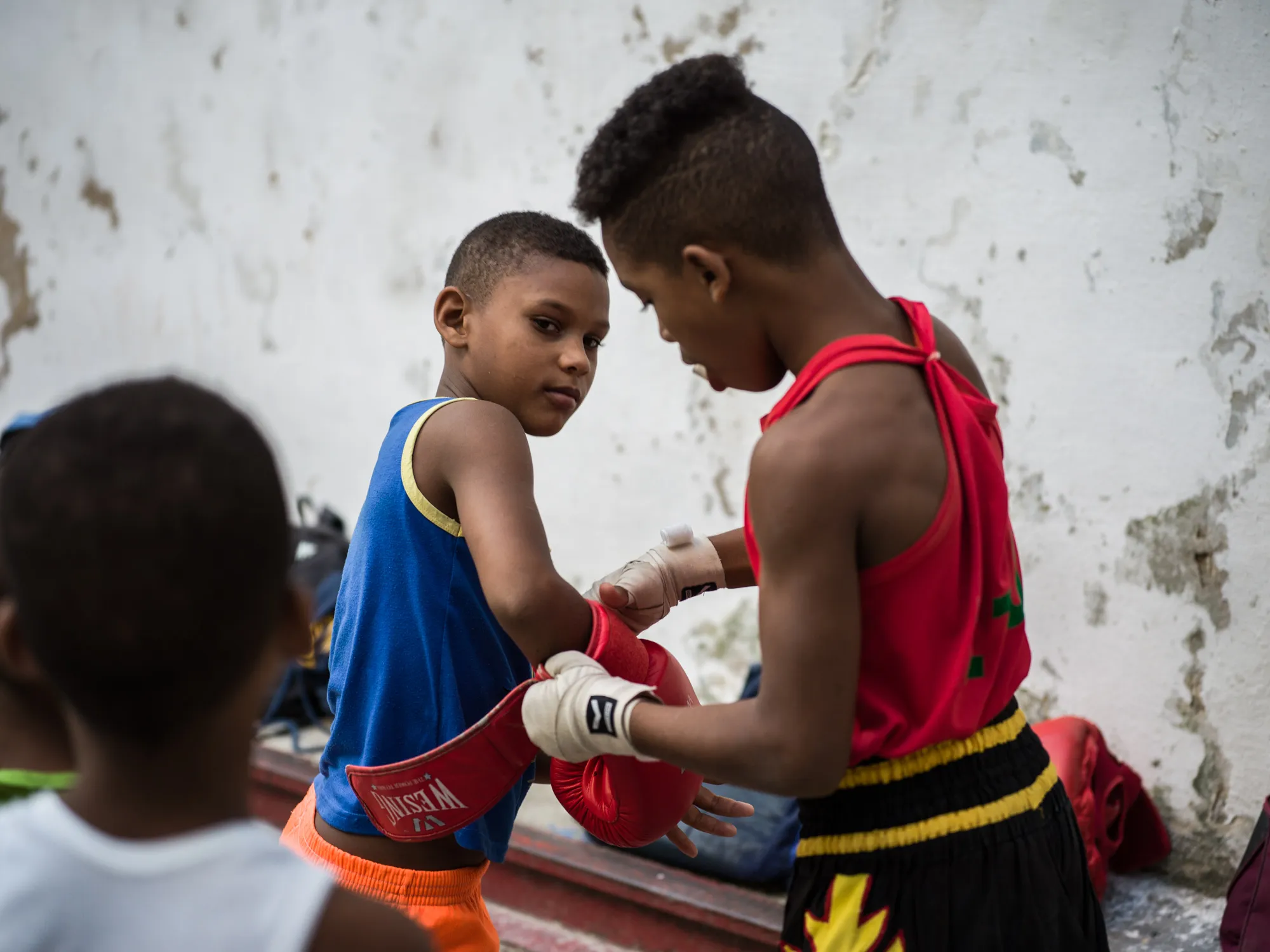 Two boys head to head between rounds